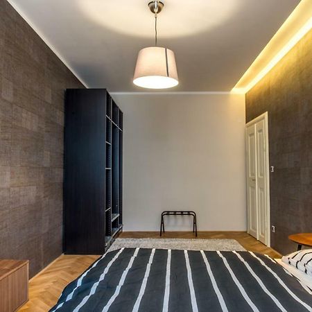 Exclusive 3 Bedroom Top-Notch Flat, Great Location プラハ エクステリア 写真