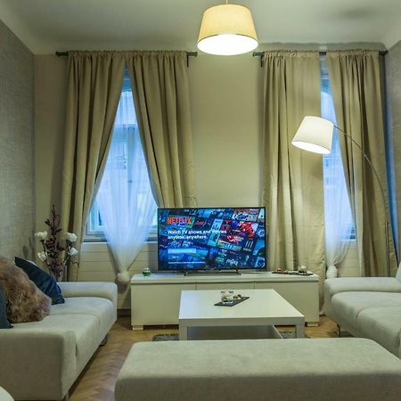 Exclusive 3 Bedroom Top-Notch Flat, Great Location プラハ エクステリア 写真