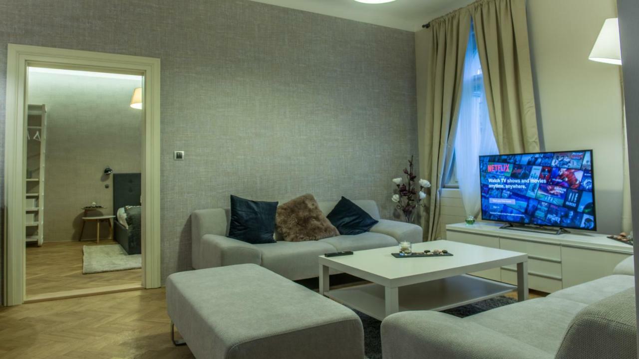 Exclusive 3 Bedroom Top-Notch Flat, Great Location プラハ エクステリア 写真