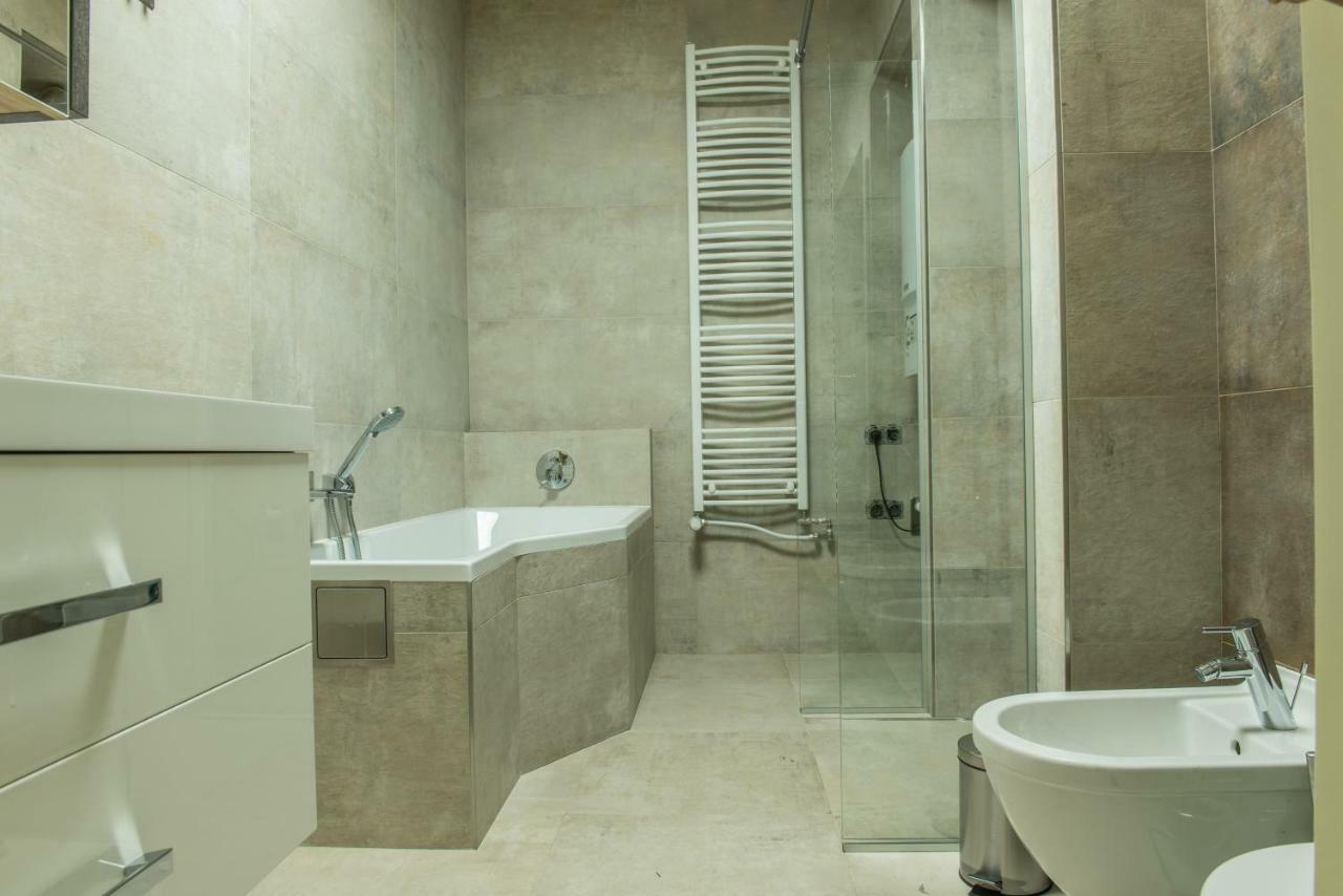 Exclusive 3 Bedroom Top-Notch Flat, Great Location プラハ エクステリア 写真