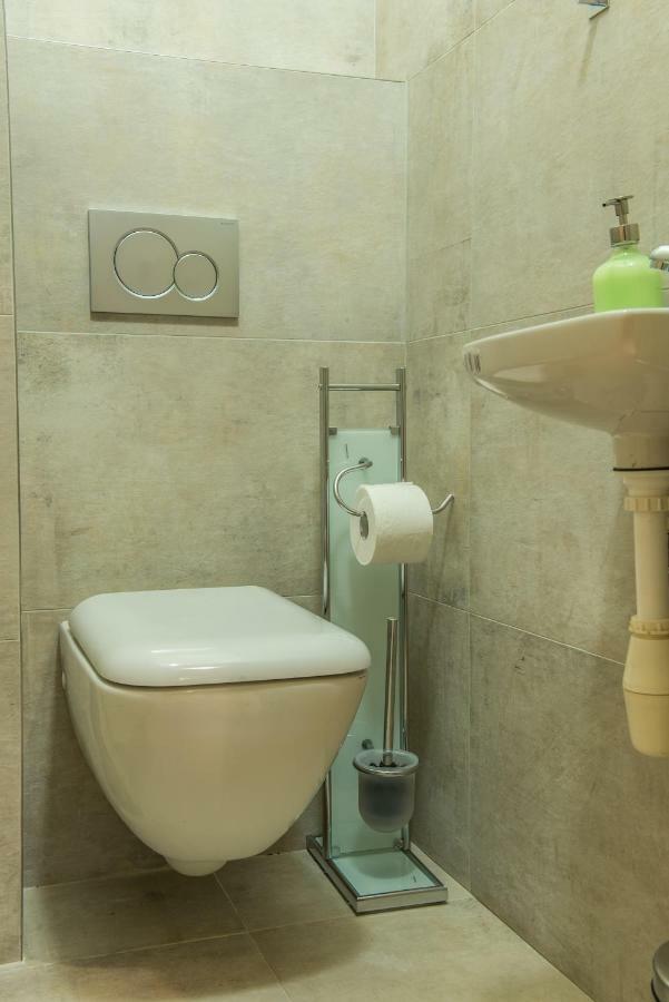 Exclusive 3 Bedroom Top-Notch Flat, Great Location プラハ エクステリア 写真