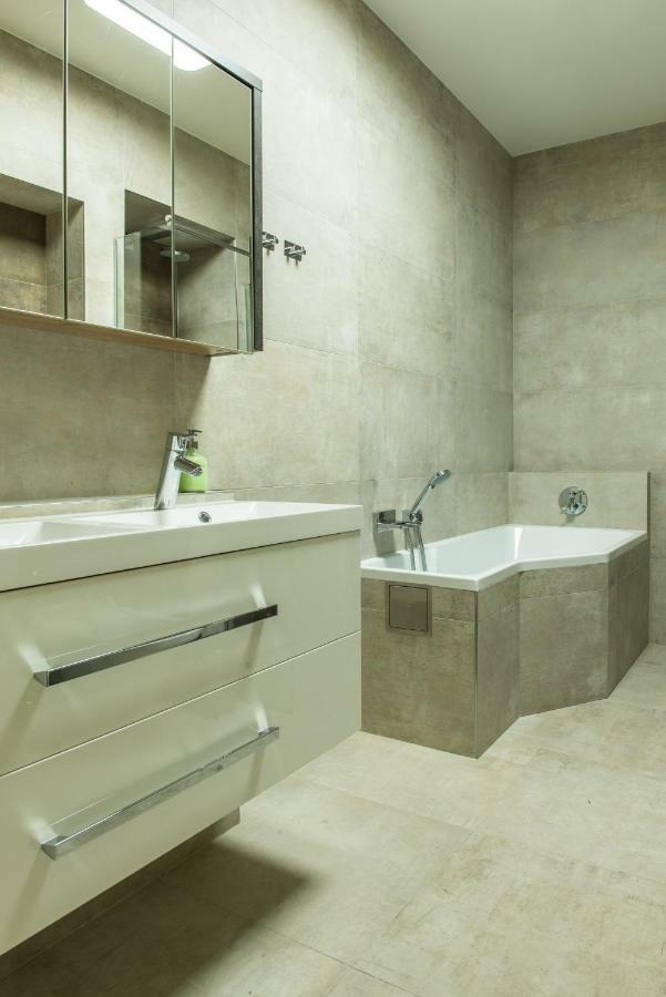 Exclusive 3 Bedroom Top-Notch Flat, Great Location プラハ エクステリア 写真