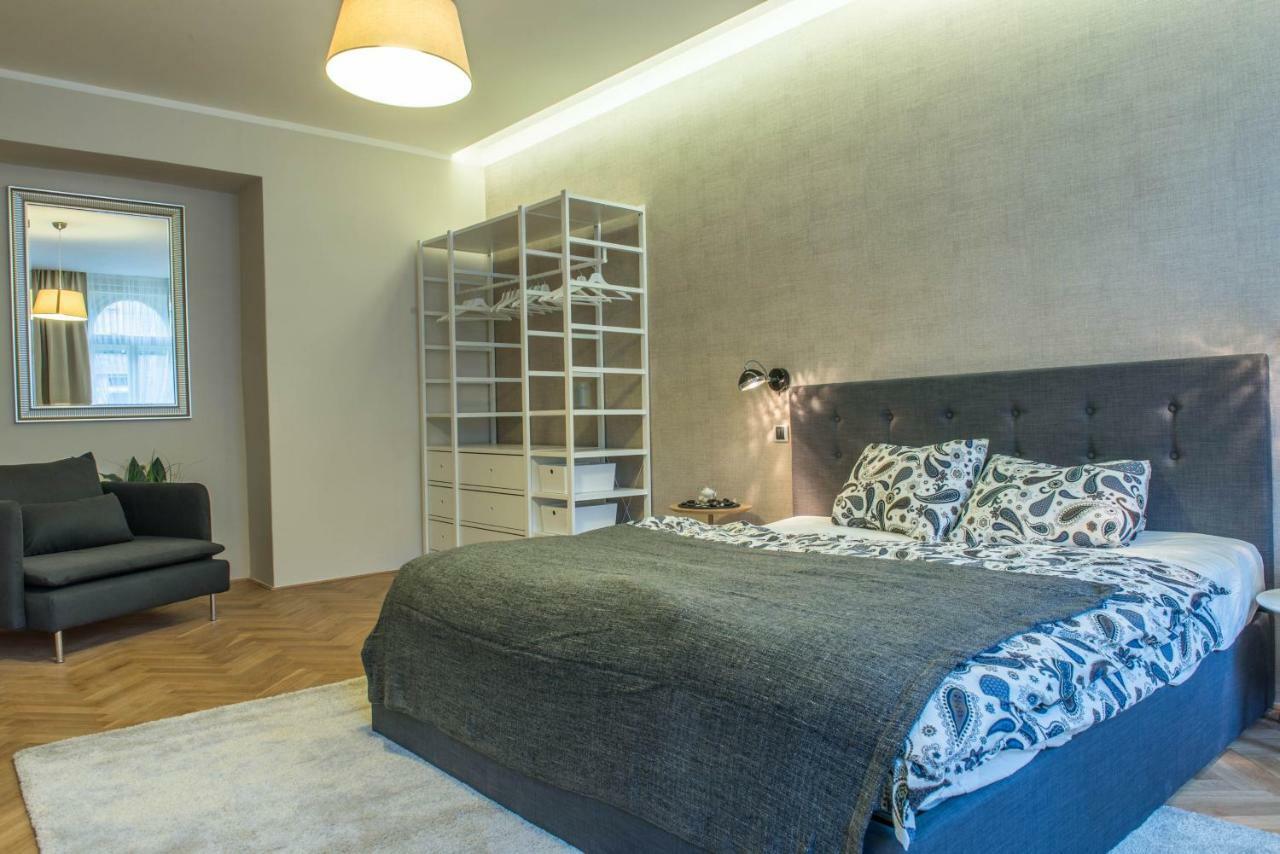 Exclusive 3 Bedroom Top-Notch Flat, Great Location プラハ エクステリア 写真