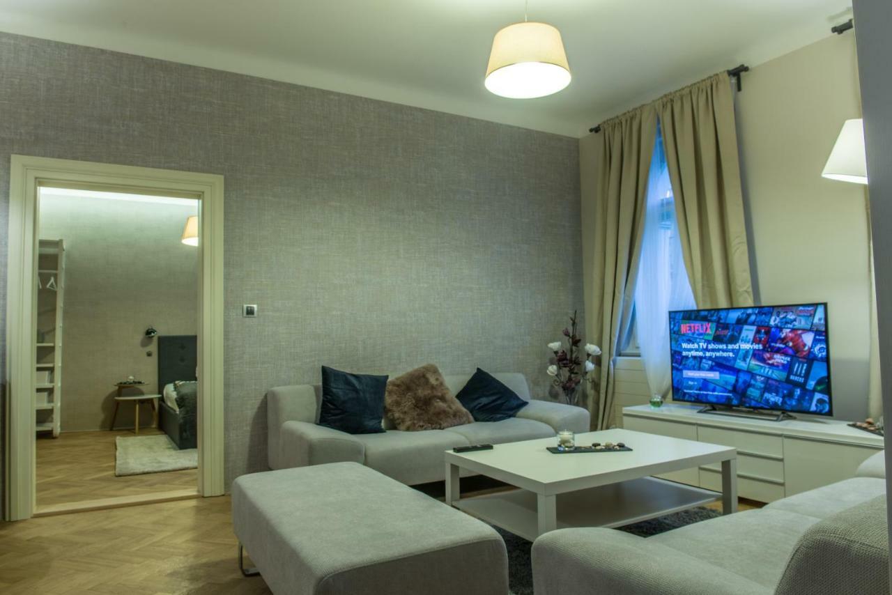 Exclusive 3 Bedroom Top-Notch Flat, Great Location プラハ エクステリア 写真