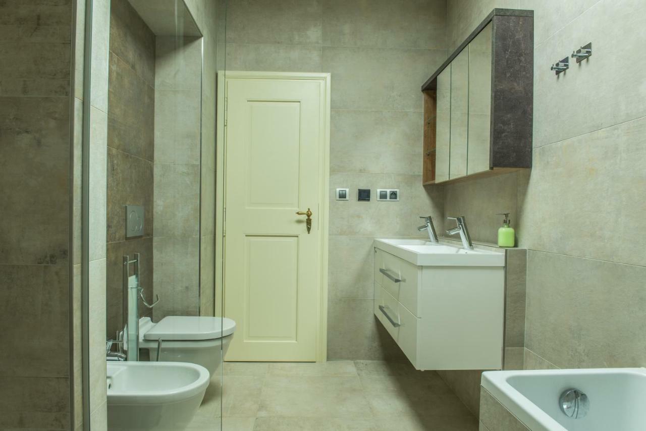 Exclusive 3 Bedroom Top-Notch Flat, Great Location プラハ エクステリア 写真