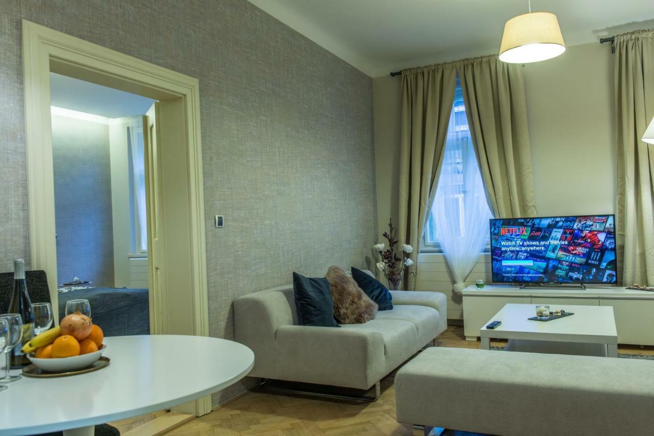 Exclusive 3 Bedroom Top-Notch Flat, Great Location プラハ エクステリア 写真